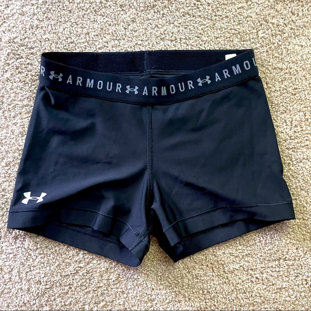 In new condition under armour shorts